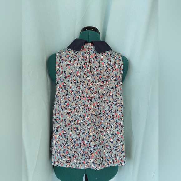 BCBG Generation Sleeveless Flowy Top W/ Geometric Print & Navy Collar Sz M - Picture 2 of 3